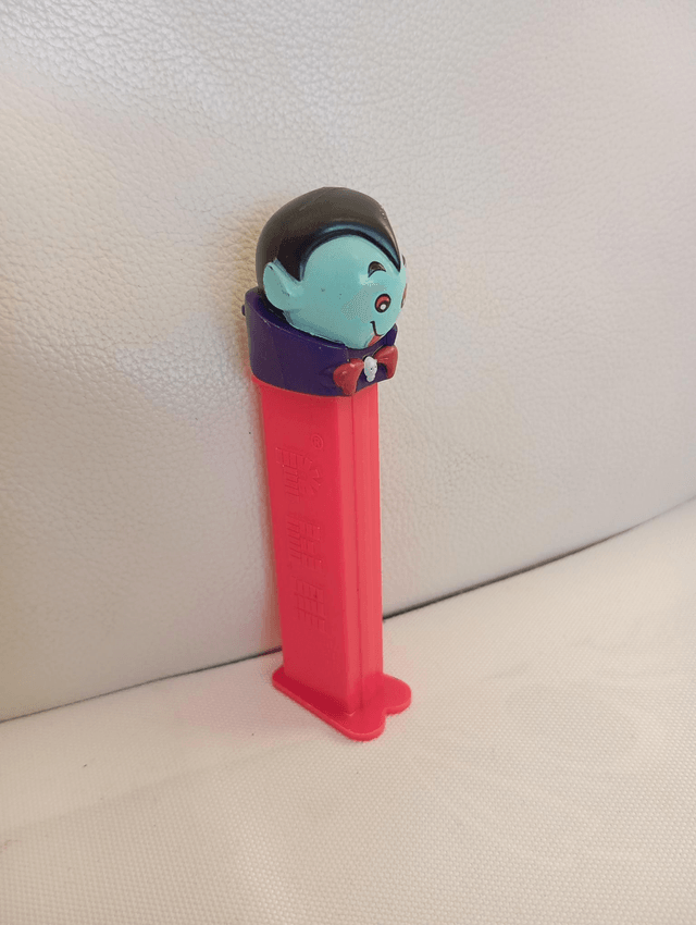 Distributeur PEZ Dracula