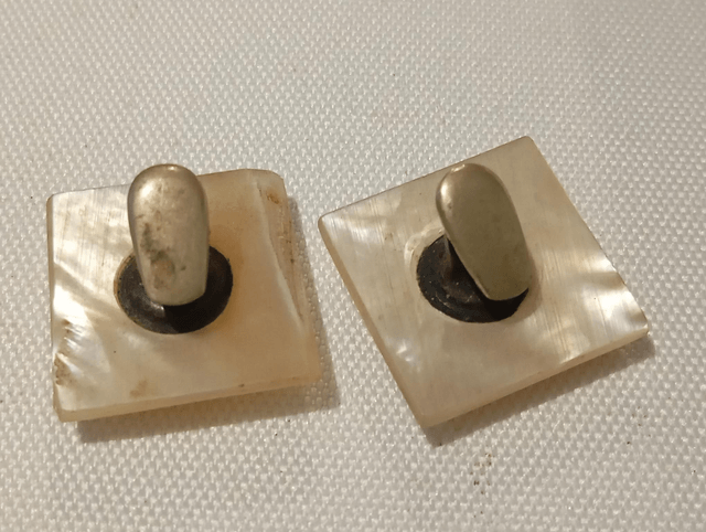 Boutons de manchettes carrés nacrés