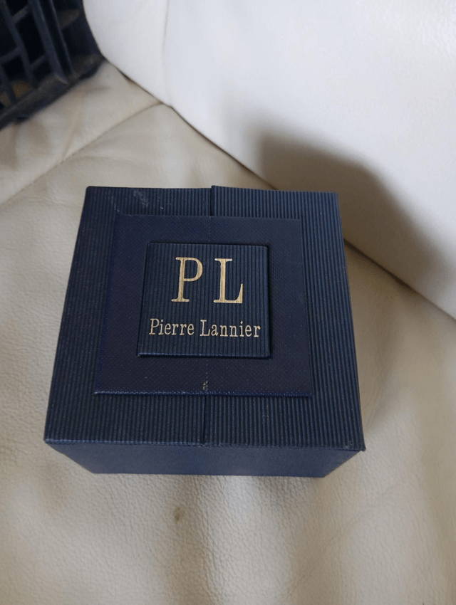 Montre femme anodisée bleue Pierre Lannier
