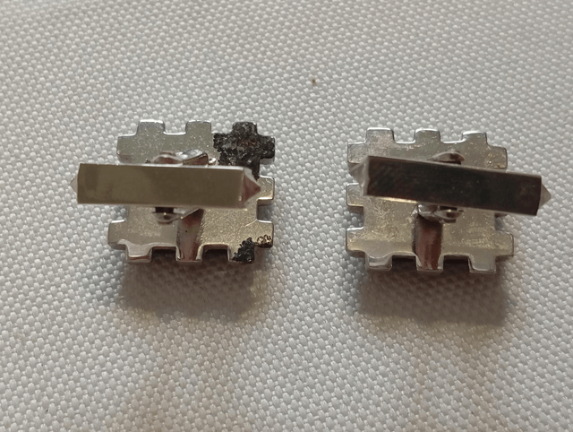 Boutons de manchettes carrés métal gris et noir à cran 
