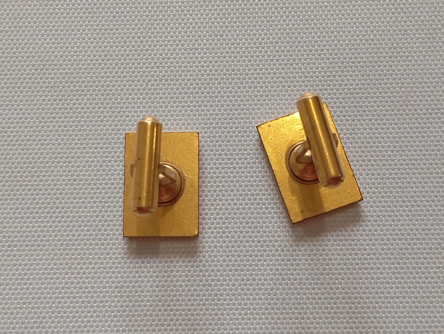 Boutons de manchettes rectangles dorés épais 