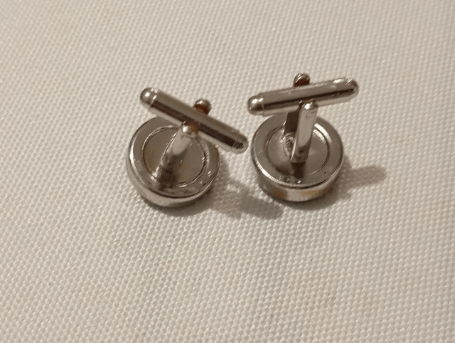 Boutons de manchettes métal gris et tissus décor fleur 