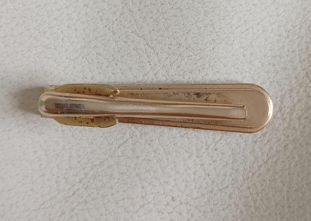 Pince à cravate doré nacré