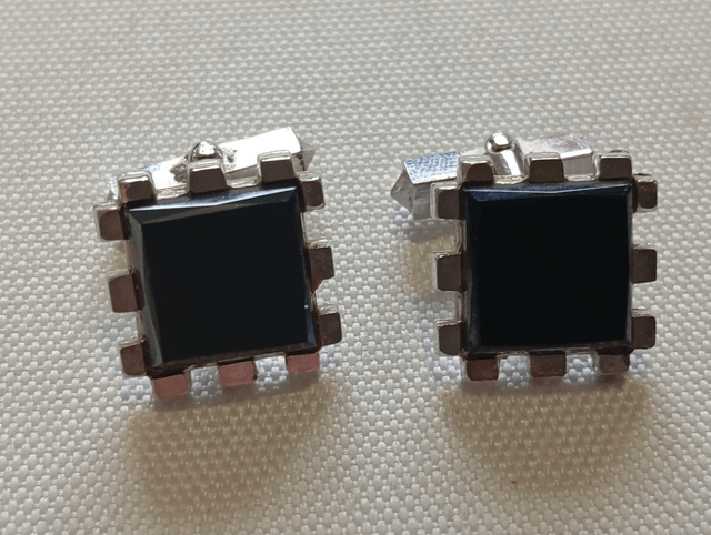 Boutons de manchettes carrés métal gris et noir à cran 