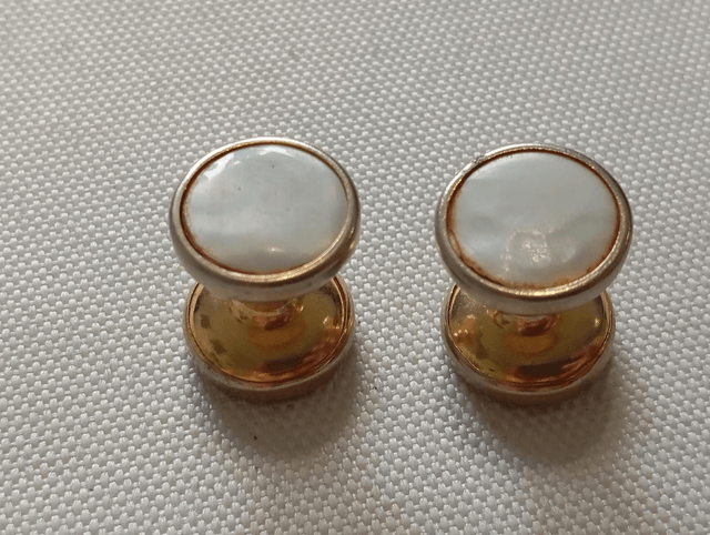 Boutons de manchettes ronds dorés et nacrés 