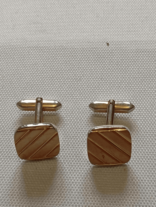 Boutons de manchettes dorés carrés traits obliques