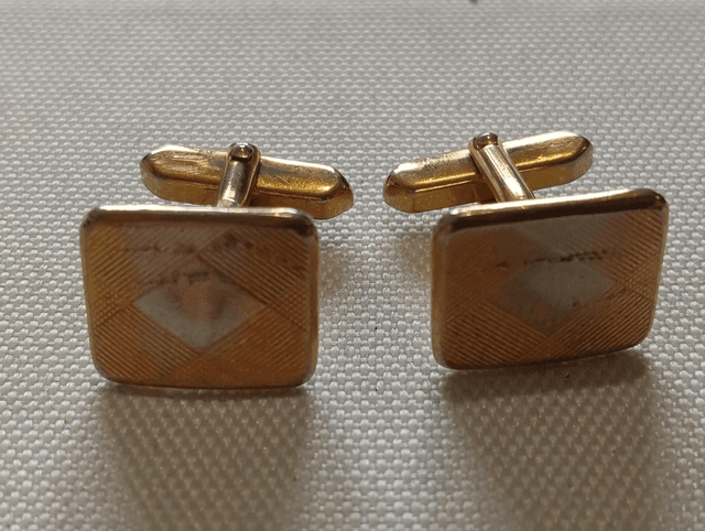 Boutons de manchettes dorés losange